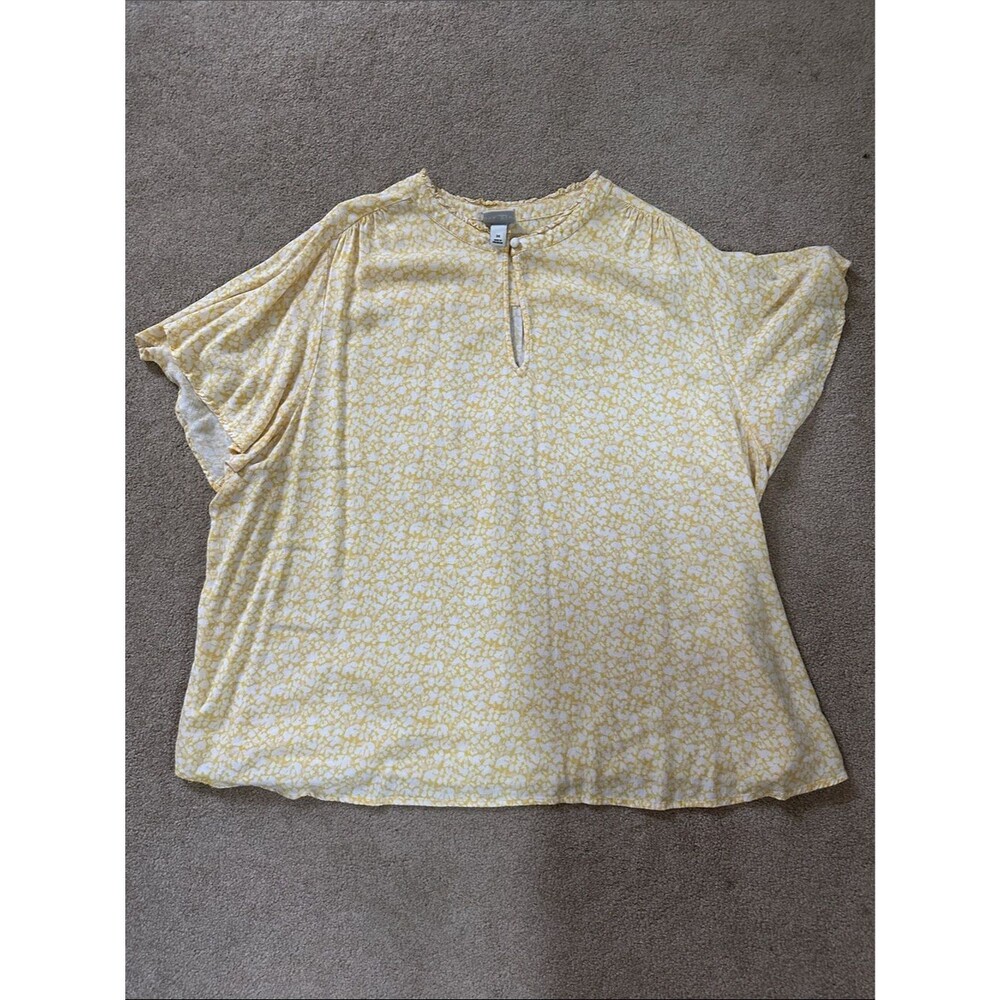 Ava & Viv Yellow Floral Keyhole Flutter-Sleeve Blouse